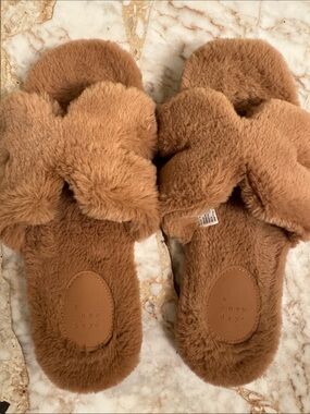 A New Day Faux Fur Crossband Slippers | Camel Tan | Size 9